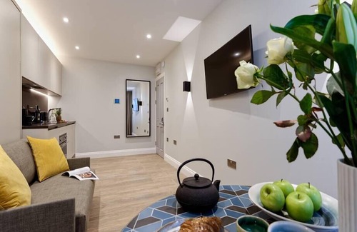 Queen's Gate Apartment | Nice micro studio with Shared bathroom.