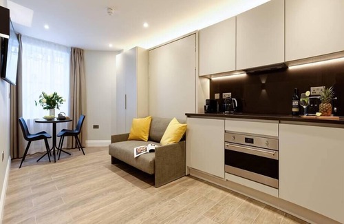 Queen's Gate Apartment | Nice micro studio with Shared bathroom.