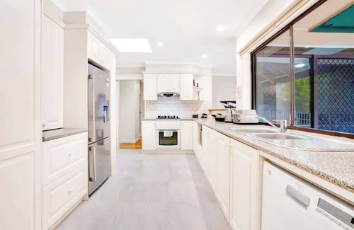 Vermont South House | Nice neighbourhood Family Home at Vermont South