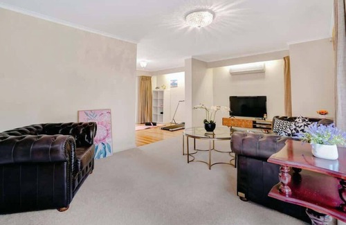 Vermont South House | Nice neighbourhood Family Home at Vermont South