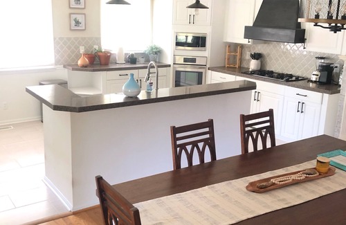 Paw Creek House | Nice Peaceful home in Charlotte! 8 mins to downtown, 1.5 miles to clt airport