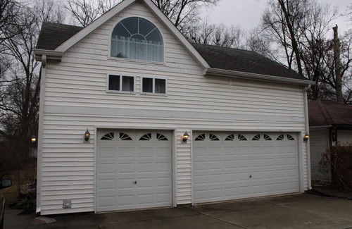 Mapleton/Fall Creek Cottage | Nice quiet 1 bedroom Queen bed Carriage House in historic neighborhood.