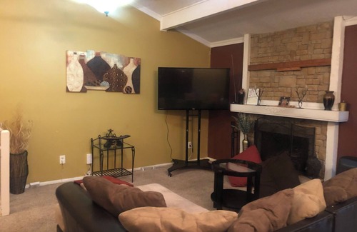Overland Park House | Nice, quiet 3 bedroom oasis
