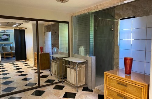 East San Jose House | Nice & Quiet Master Bedroom, Centrally Located, AC, Free Parking