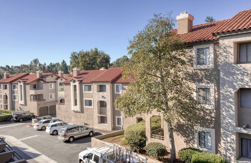 Rancho Penasquitos Apartment | Nice Rancho Penasquitos 1BR w/Pool & Gym, nr Bars & Shops, by Blueground