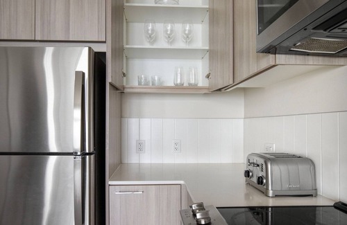 Revere Apartment | Nice Revere Beach 1BR w/Gym & Pool, nr Beach & Blue Line, by Blueground