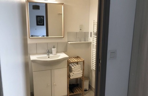 Chalais Bed & Breakfast | Nice room (2/4) in the old farm