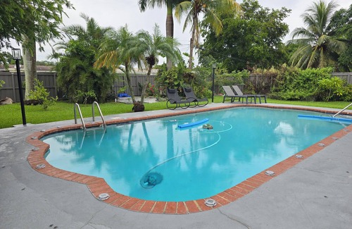 Golden Glades House | Nice room with private bathroom in a great location.
