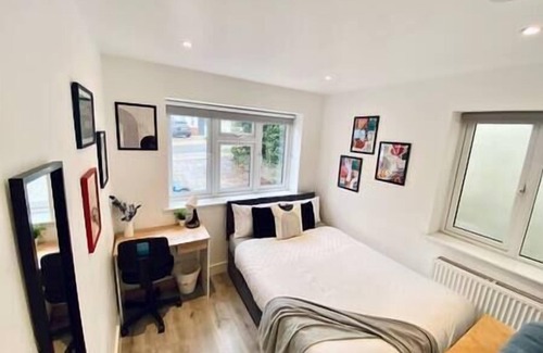 Barnhill Apartment | Nice Room With Private Bathroom in Wembley Park