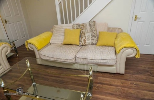 Birmingham House | Nice serviced house with parking near city center