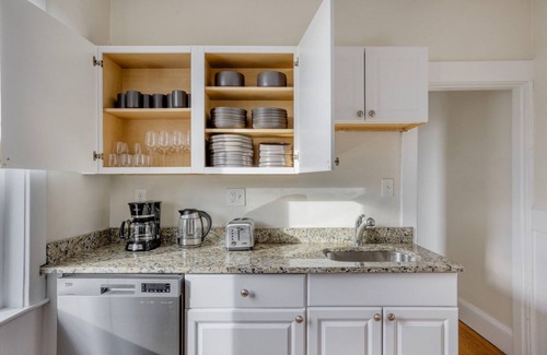South Boston Apartment | Nice South Boston 3BR, Fully Furnished & Equipped, by Blueground
