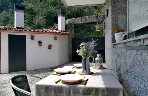Reza House | Nice stone house in "El Balcón de Orense"