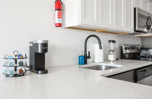 Elizabeth Apartment | Nice Studio Close to EWR 6673