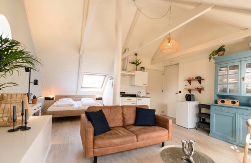 Nes Apartment | Nice studio for 2 people in the centre of Nes and the beach is 1.5 km away.