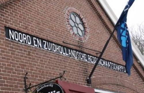 Nes Apartment | Nice studio for 2 people in the centre of Nes and the beach is 1.5 km away.