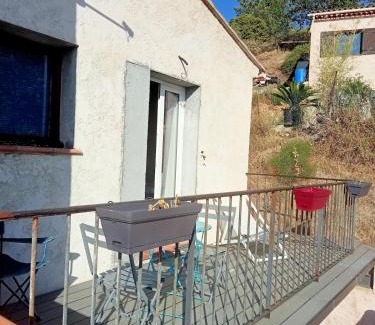 Saint-Martin-du-Var Apartment | Nice Studio with terrace and free parking