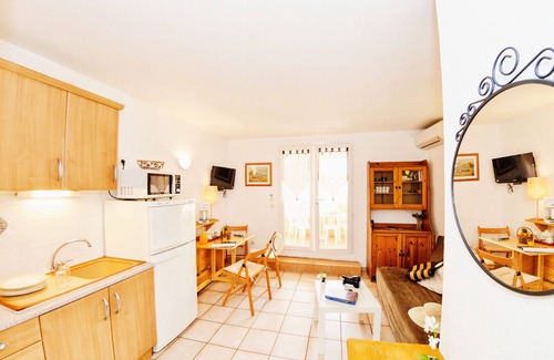 Les Bormettes Apartment | Nice T2 (1 bedroom) 4 pers 250m from the SEA with HEATED SWIMMING POOL & TENNIS (107)