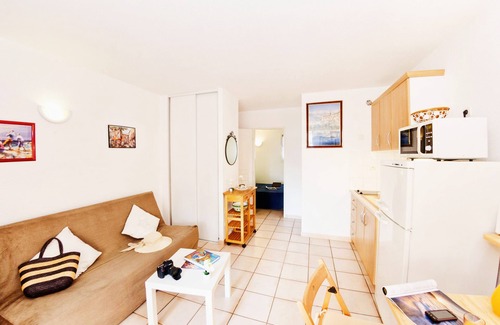 Les Bormettes Apartment | Nice T2 (1 bedroom) 4 pers 250m from the SEA with HEATED SWIMMING POOL & TENNIS (107)