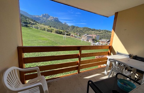 Le Sauze Apartment | Nice T2 at the foot of slopes with garage and balcony