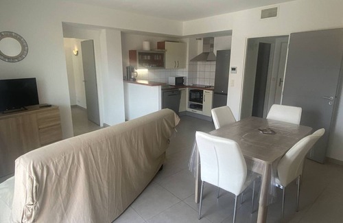 Le Grand Large Apartment | Nice T2 Near Beach with Air Conditioning