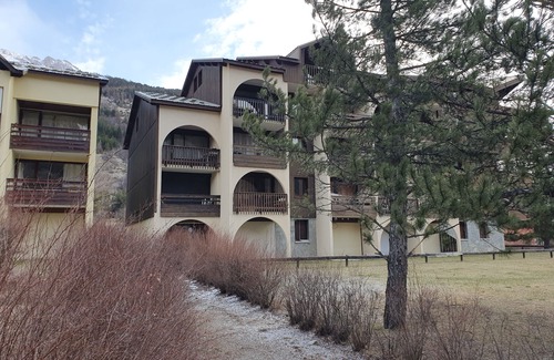 La Salle-les-Alpes Apartment | Nice T3 apartment with garden