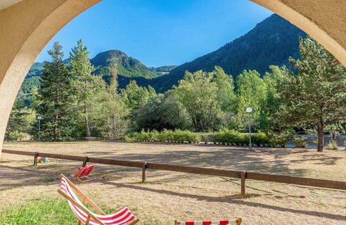 La Salle-les-Alpes Apartment | Nice T3 apartment with garden