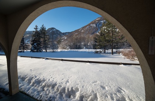 La Salle-les-Alpes Apartment | Nice T3 apartment with garden