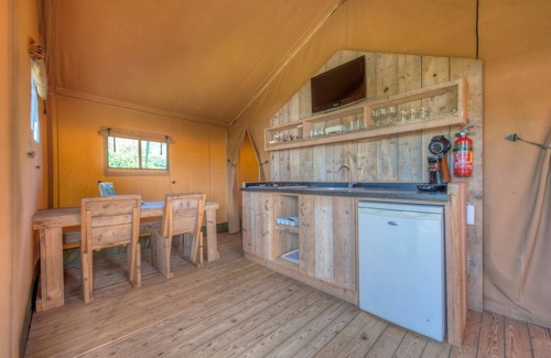 Municipality of Oosterhout House | Nice tent lodge with kitchen, just 10km from Breda