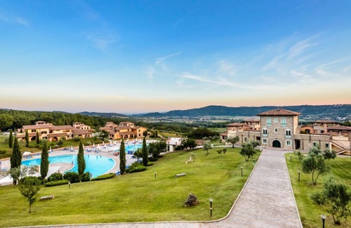 Pian dei Mucini Apartment | Nice three-room apartment in typically Tuscan style on the ground or first floor of approximately 50 m2 located in the area around the swimming pools.It is composed of a living room with dining area, flat-screen television and sofa bed, kitchenette equip