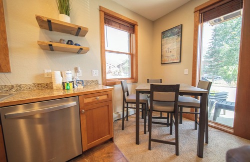 Keystone House | Nice Townhouse Free Shuttle To the Village!