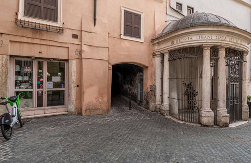 Rione XI Sant'Angelo Apartment | Nice vacation apartment in the middle of the eternal city of Rome.