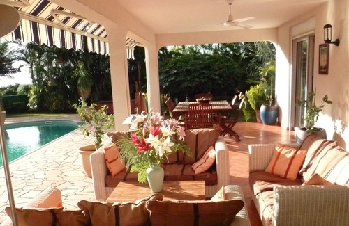 La Possession Villa | Nice villa of full foot, big swimming pool in a splendid sported garden.