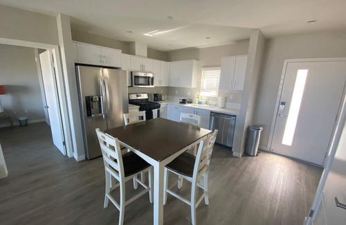 Point Loma Heights Apartment | Nicely appointed 2 bedroom apartment in a beautiful complex in Ocean Beach