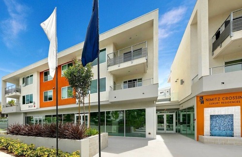 Point Loma Heights Apartment | Nicely appointed 2 bedroom apartment in a beautiful complex in Ocean Beach