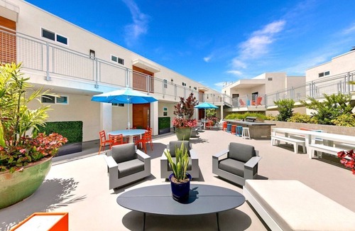 Point Loma Heights Apartment | Nicely appointed 2 bedroom apartment in a beautiful complex in Ocean Beach