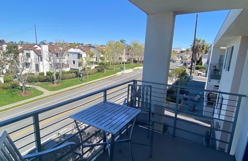 Point Loma Heights Apartment | Nicely appointed 2 bedroom apartment in a beautiful complex in Ocean Beach