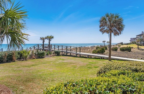 Debordieu Colony Villa | Nicely furnished downstairs villa; that opens to a porch overlooking the ocean