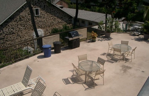 Historic Kailua Village Condo | Nicely Renovated. In The Heart of Kailua-Kona, Just Steps From the Ocean.