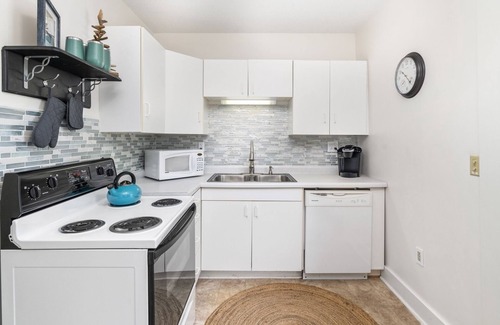 La Pointe Apartment | Niche Suite at Ferry Landing Suites in Downtown La Pointe!