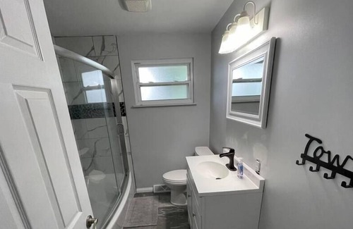 Huron House | Nickel Plate Beach Area - 4 Bedroom 3 Bath - Walk to beach!