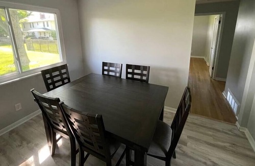 Huron House | Nickel Plate Beach Area - 4 Bedroom 3 Bath - Walk to beach!