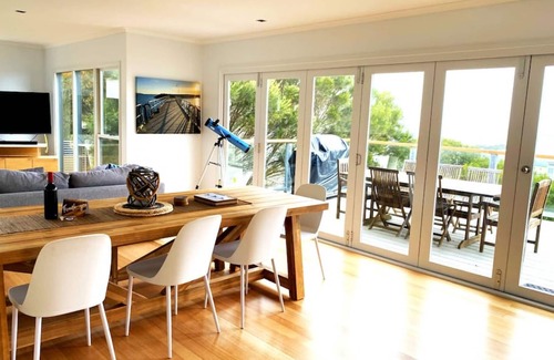 Apollo Bay House | Nicks House · Apollo Ocean Blue FREE WI-FI