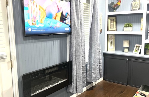Hartsfield Cottage | Nico's Cottage: Nestled in the woods next to DeMott Lakeside