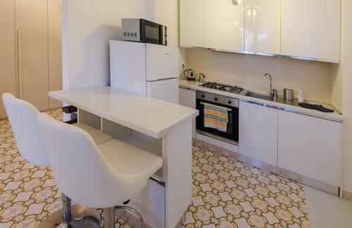 Cinque Terre Apartment | "Nico's Guest House" a stone's throw from the Sea.