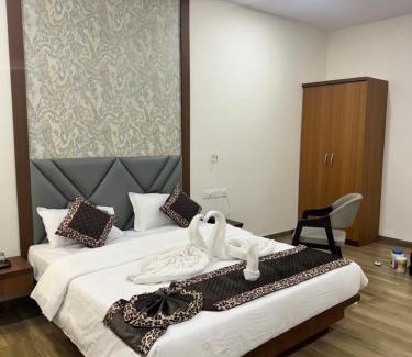 Parsivni Hotel | Nicolas Farm and Resort