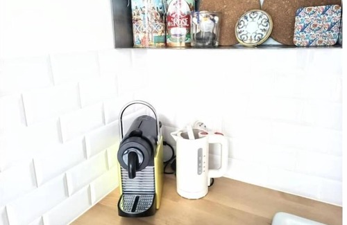 Saint-Cyr-l'Ecole Apartment | Nid Coquet Vintage au Jardin Calme et Nature