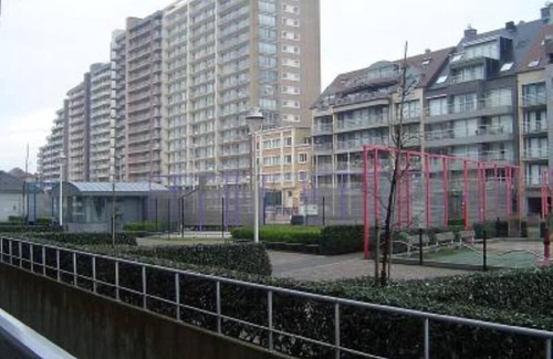 Nieuwpoort-aan-Zee Apartment | Nieuwpoort-Bad: Family friendly apartment with garage. 50 m from the sea.