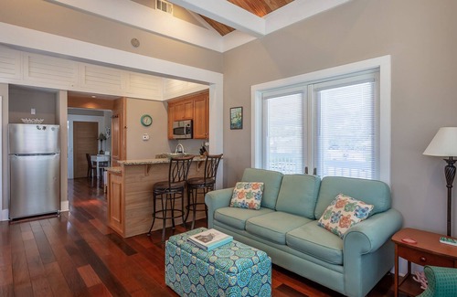 Carrabelle Cottage | Nigel's Rest 1BR/1BA less than 5 min. walk to beach!