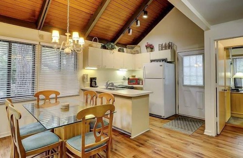 Night Heron Condo | Night Heron 2 BDR plus loft villa in Sea Pines. Community Pool and Close to Beach Paths.