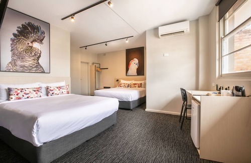 Fairy Meadow Hotel | Nightcap at the Charles Hotel